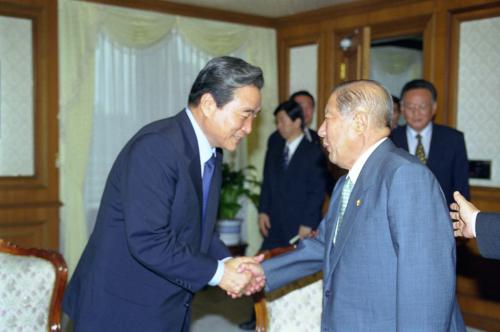 이한동 국무총리 이상훈 재향군인회장, 유재흥 한국참전단체연합회장 접견 이미지