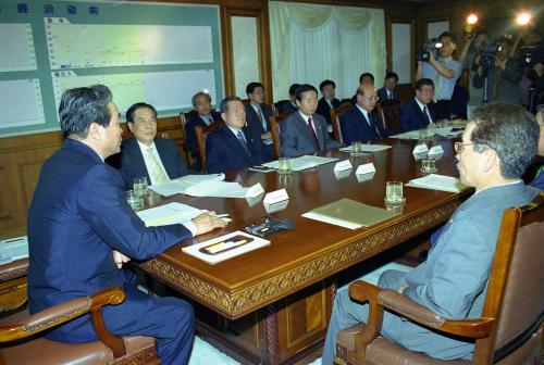 이한동 국무총리 의약분업관련 관계장관회의 주재 이미지