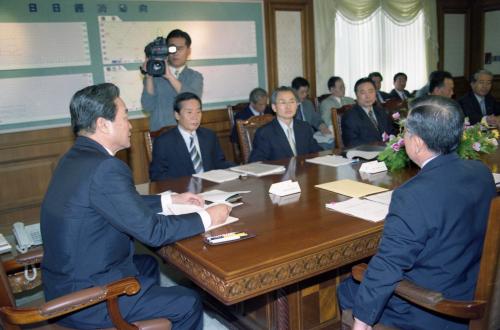 이한동 국무총리 의약분업관련 관계장관회의 주재 이미지