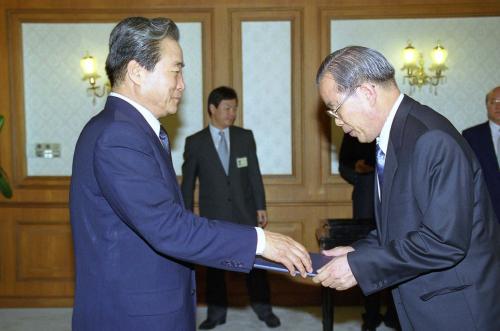 이한동 국무총리 정석종 전남대학교 총장 임명장 수여식 이미지