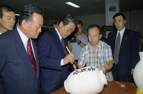 이한동 국무총리 홀트 일산복지타운 방문 이미지