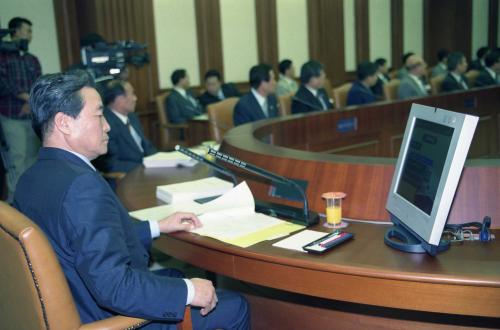 이한동 국무총리 제13차 정보화추진위원회 영상회의 주재 이미지