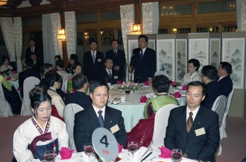 이한동 국무총리 내외분 한국청년회의소 회장단 초청 만찬, 기념촬영 이미지