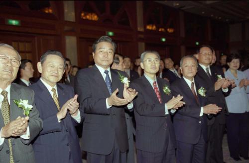 이한동 국무총리 한국경영자총협회 창립30주년 기념 리셉션 참석 이미지