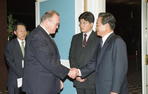 이한동 국무총리 아시아유럽정상회의(ASEM) 참석자를 위한 환영 리셉션 참석 이미지