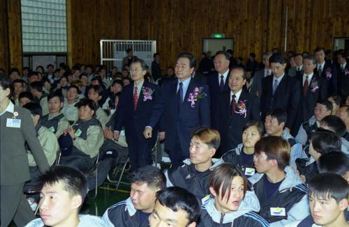 이한동 국무총리 제17회 전국장애인기능경기대회 개회식 참석 이미지