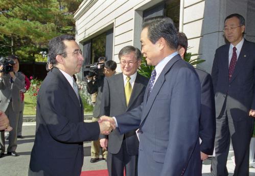 이한동 국무총리 엘살바도르 부통령 접견 이미지