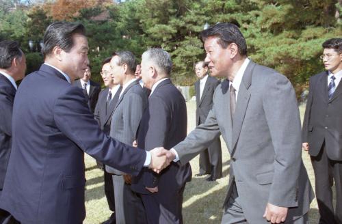 이한동 국무총리 경찰청 간부 초청 오찬, 기념촬영 이미지