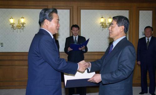 이한동 국무총리 이정무 한국체육대학교 총장 임명장 수여식 이미지