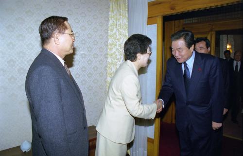 이한동 국무총리 사립대학교 총장 초청 국정좌담회 및 기념촬영 이미지