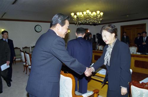 이한동 국무총리 제250차 원자력위원회 회의 주재 이미지