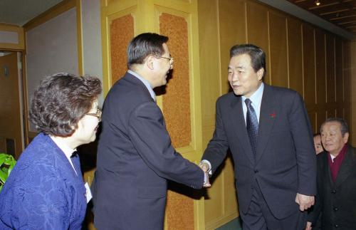 이한동 국무총리 자민련 중앙위원회 오찬, 기념촬영 이미지