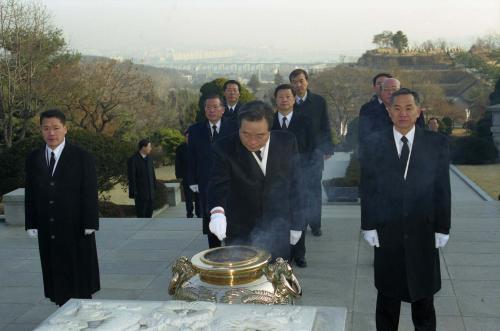 이한동 국무총리 국립현충원 참배 이미지