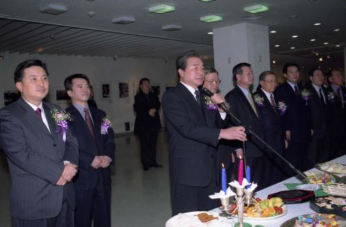 이한동 국무총리 제37회 한국보도사진전 개막식 참석 이미지