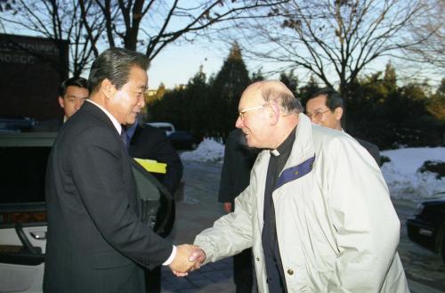 이한동 국무총리 돈보스꼬 직업전문학교 방문 이미지