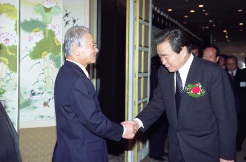 이한동 국무총리 서울대학교 법과대학 동창회 신년인사회 참석 이미지