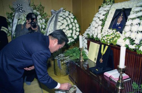 이한동 국무총리 고 장기택 전 강남경찰서장 빈소 조문 이미지