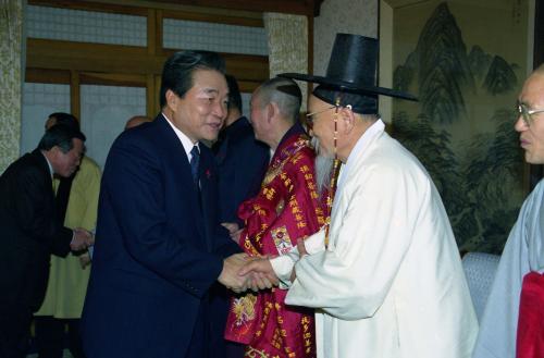 이한동 국무총리 종교지도자 국정좌담회 기념촬영 이미지