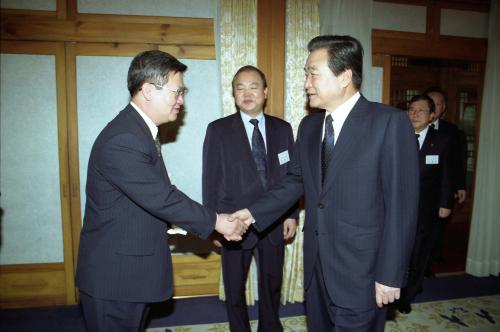 이한동 국무총리 재외문화원장 홍보관 및 한국관광공사 해외지사장 오찬 간담회 이미지