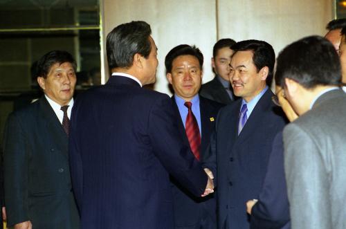 이한동 국무총리 나차긴 바가반디 몽골 대통령과 조찬 이미지