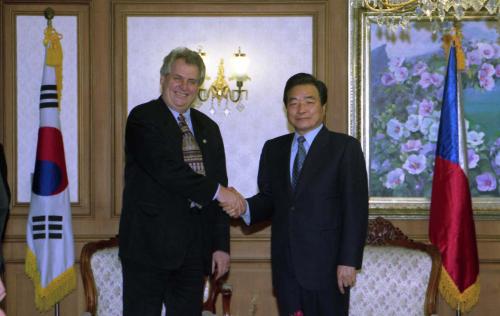 이한동 국무총리 Milos Zeman 체코 총리 접견 이미지