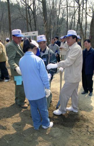 이한동 국무총리 제56회 식목일 행사 참석 이미지