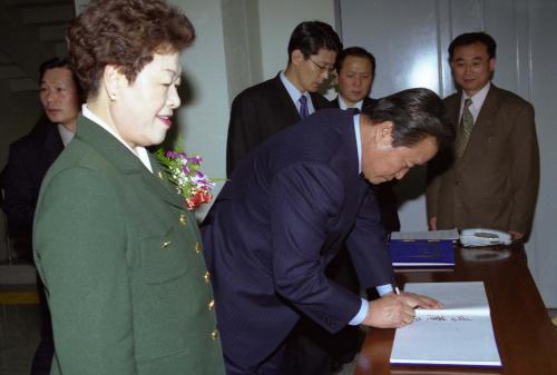 이한동 국무총리 전국여성광역의원협의회 제2차 정기총회 참석 이미지