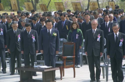 이한동 국무총리 4ㆍ19 혁명 기념식 참석 이미지