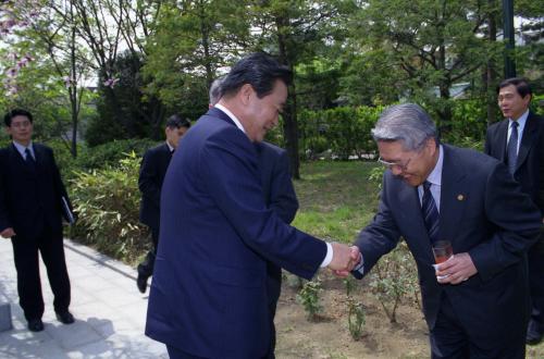 이한동 국무총리 차관단 초청 오찬 간담회, 기념촬영 이미지