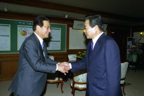 이한동 국무총리 김재숙 재일본대한민국거류민단 단장 접견 이미지