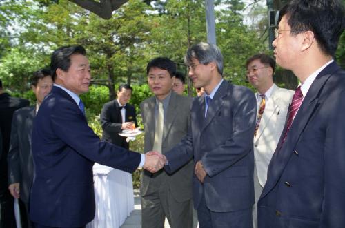 이한동 국무총리 자민련 출입기자단 초청 오찬, 기념촬영 이미지