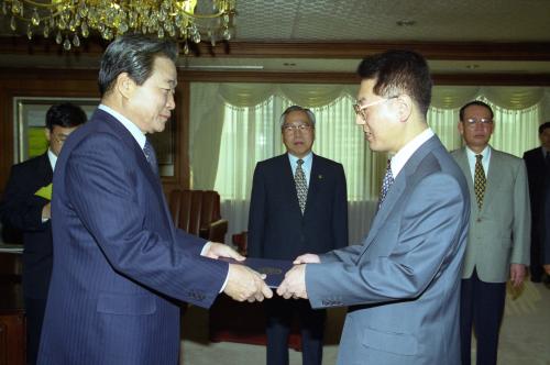 이한동 국무총리 이형규 사회문화조정관 임명장 수여식 이미지