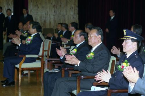 이한동 국무총리 제24회 국무총리배 전국 남녀 9인제 배구대회 참석 이미지