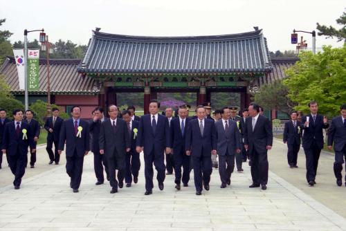 이한동 국무총리 충무공 이순신 탄신 다례행제 참석 이미지