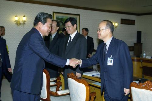 이한동 국무총리 정책평가위원회의 주재 이미지