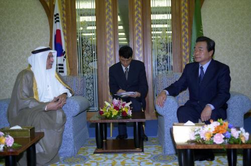 이한동 국무총리 Baker Koushaim 사우디아라비아 전력회사 서부지역사장 접견 이미지