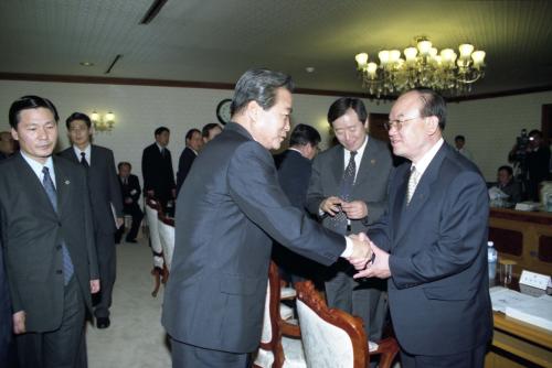 이한동 국무총리 월드컵 및 부산아시아대회 지원 관계장관회의 주재 이미지