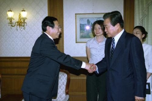 이한동 국무총리 베이징 국제우호연락회 방한단 접견 이미지