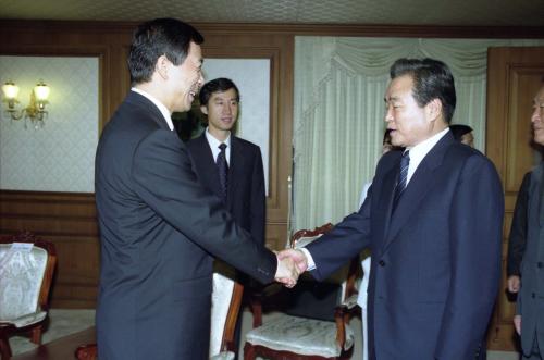 이한동 국무총리 보시라이 중국 요령성장 일행 경제사절단 접견 이미지