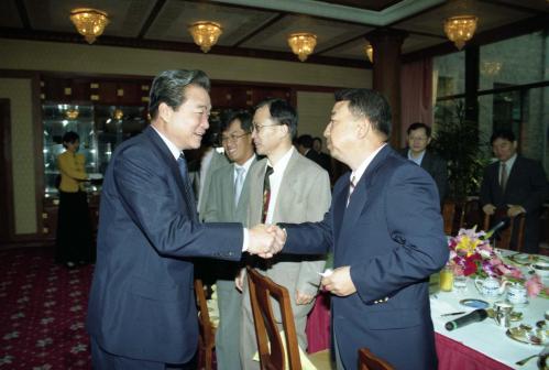 이한동 국무총리 중국 특파원 조찬 간담회 이미지