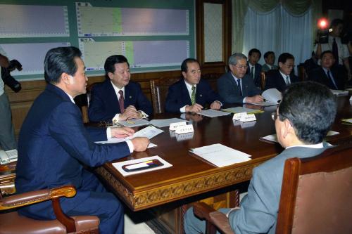 이한동 국무총리 항공안전평가관련 관계장관회의 참석 이미지