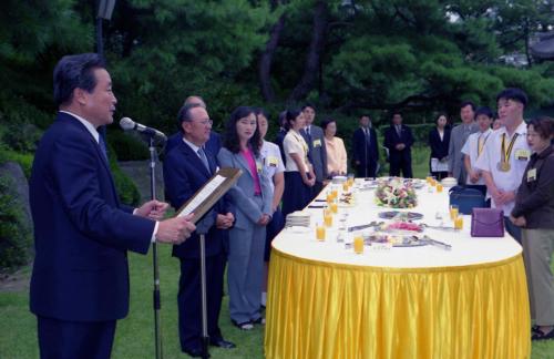 이한동 국무총리 전국 중고생 자원봉사대회 수상자 초청 다과회 이미지