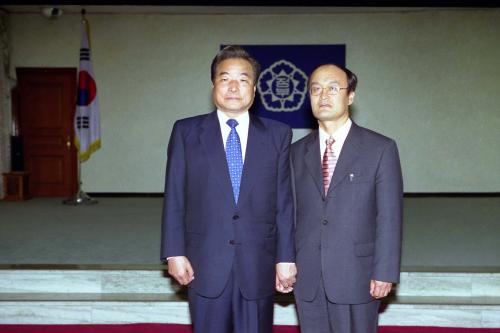 이한동 국무총리 지방이양 추진실무위원 위촉장 수여식 이미지