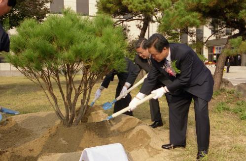 이한동 국무총리 한국조폐공사 창립 50주년 기념행사 참석 이미지