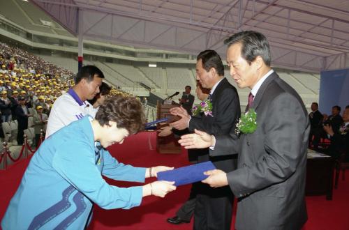 이한동 국무총리 2002 FIFA 월드컵 자원봉사자 발대식 참석 이미지