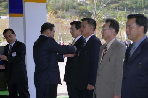 이한동 국무총리 밀양댐 및 밀양권광역상수도 준공행사 참석 이미지