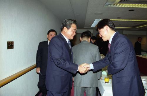 이한동 국무총리 수행기자단 조찬 간담회 이미지