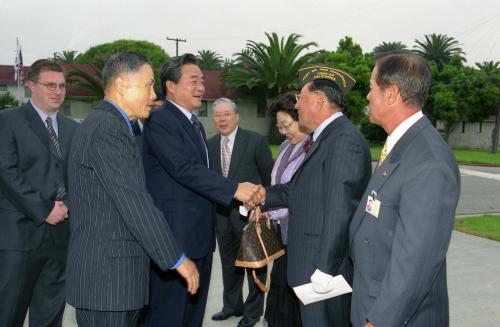 이한동 국무총리 '우정의 종각' 기념식수 및 시찰 이미지