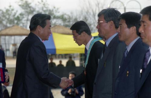 이한동 국무총리 대전-통영간(무주-함양구간) 고속도로 개통식 참석 이미지