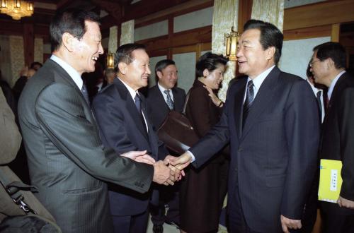 이한동 국무총리 관광업계대표 초청 만찬 간담회, 기념촬영 이미지